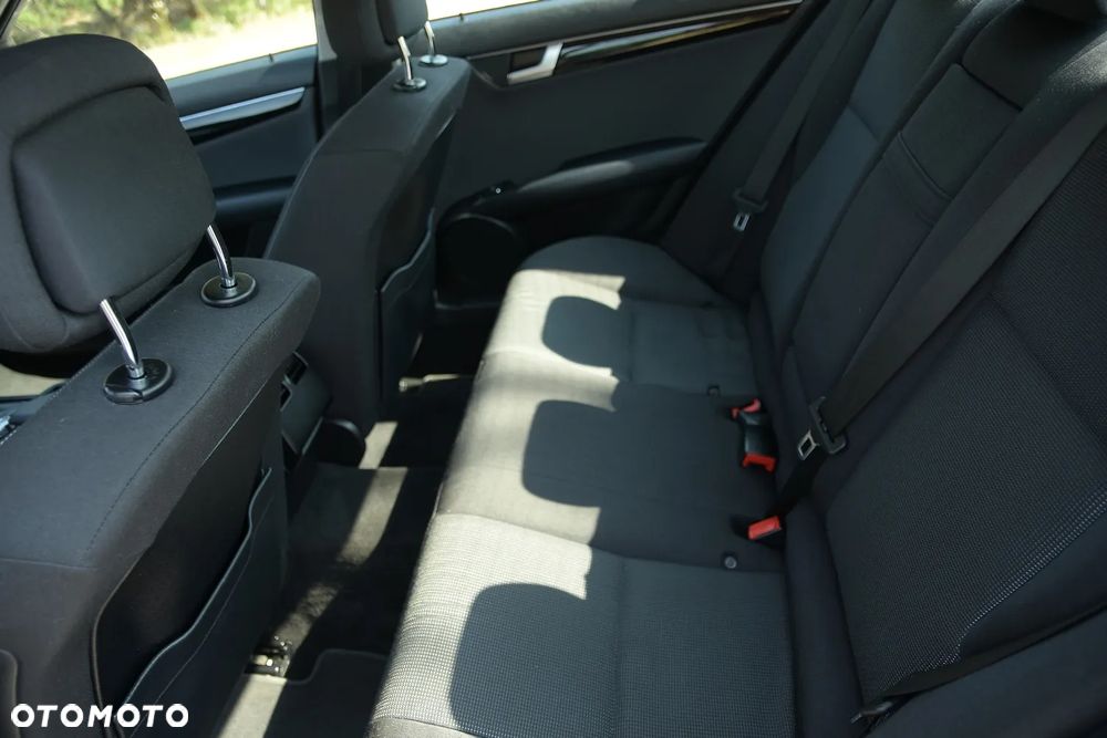 Mercedes-Benz Klasa C 180 CGI Automatik BlueEFFICIENCY Elegance - 20