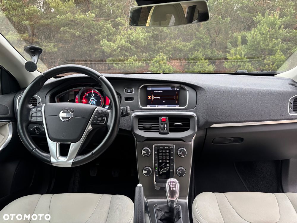 Volvo V40 D2 Momentum - 10