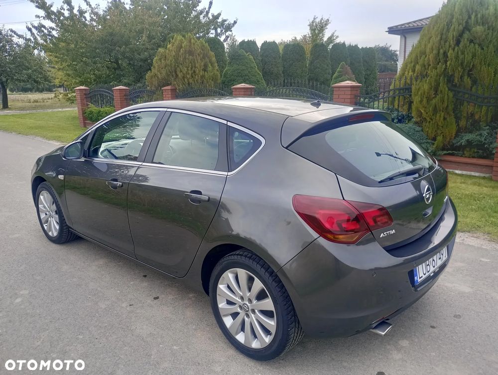 Opel Astra 1.4 Turbo Cosmo - 2