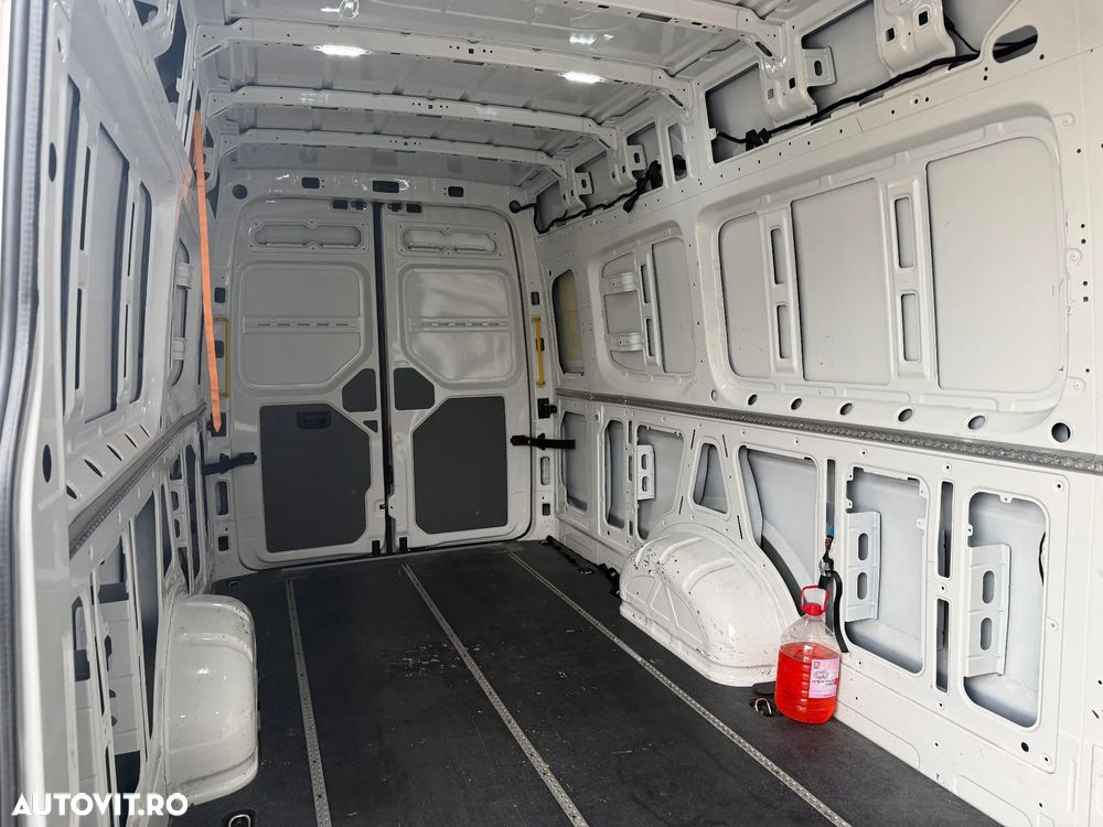 Volkswagen Crafter - 12