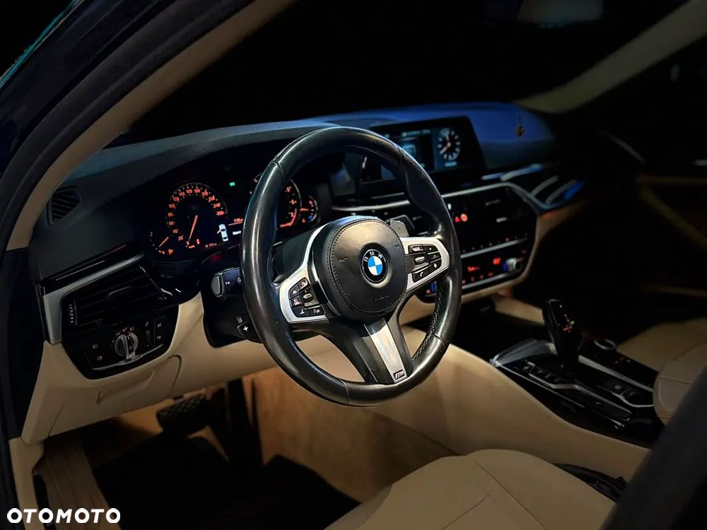 BMW Seria 5 520i M Sport Edition - 11