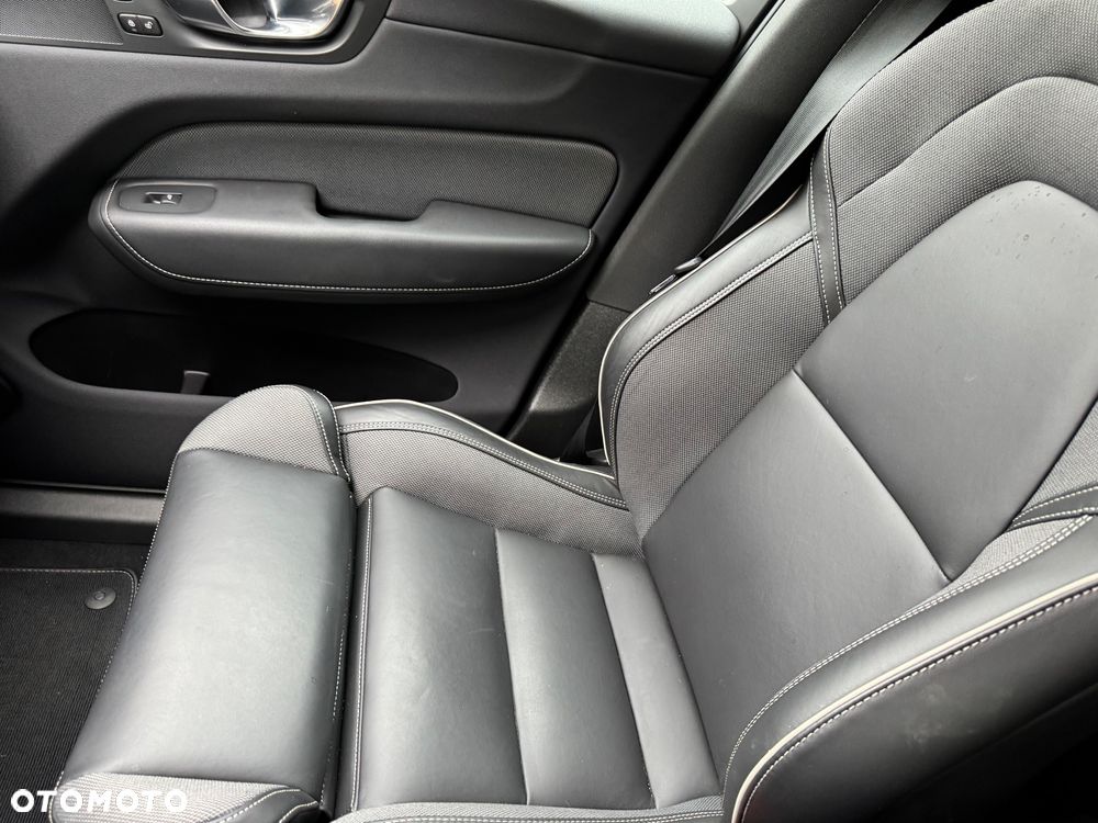 Volvo XC 60 B4 B R-Design - 24