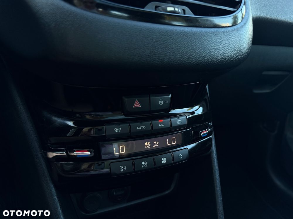 Peugeot 208 PureTech 82 Urban Move - 13