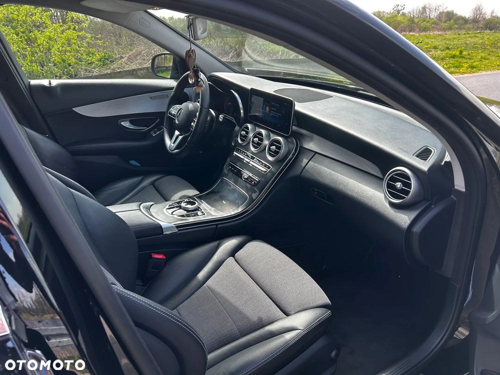 Mercedes-Benz Klasa C 220 d 4Matic 9G-TRONIC Avantgarde - 23