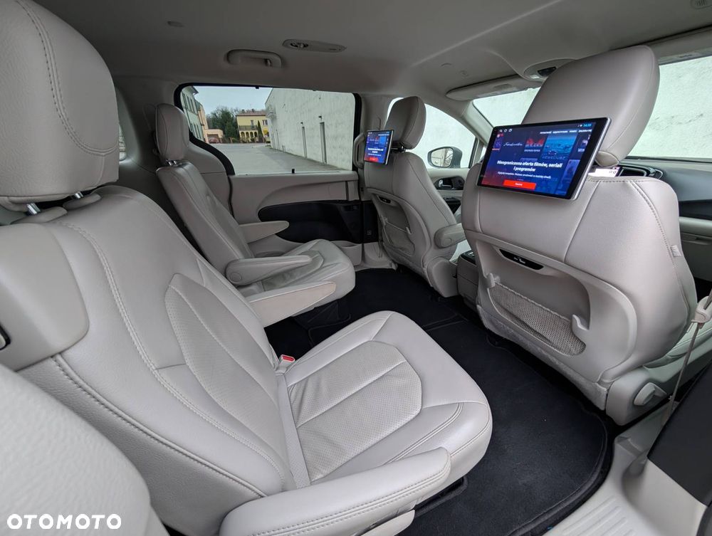 Chrysler Pacifica - 11