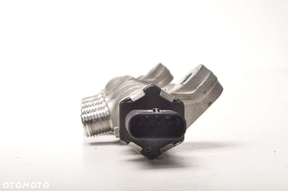 CX-30 2.0 LISTWA WTRYSKOWA HF01-13150  810PR14-01 - 4