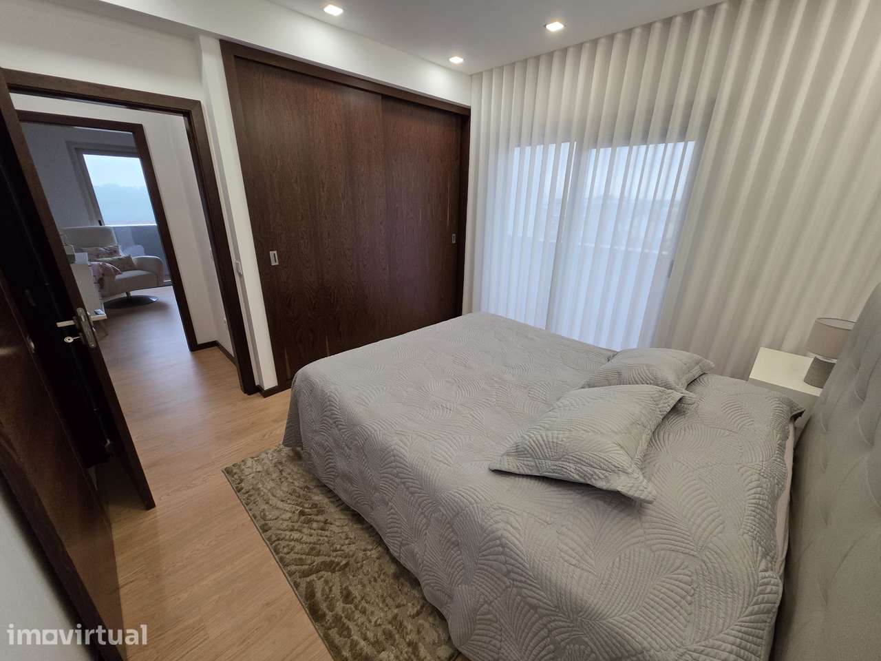Vende-se apartamento T3 semi-novo centro Oliveira de Azeméis - Grande imagem: 5/16