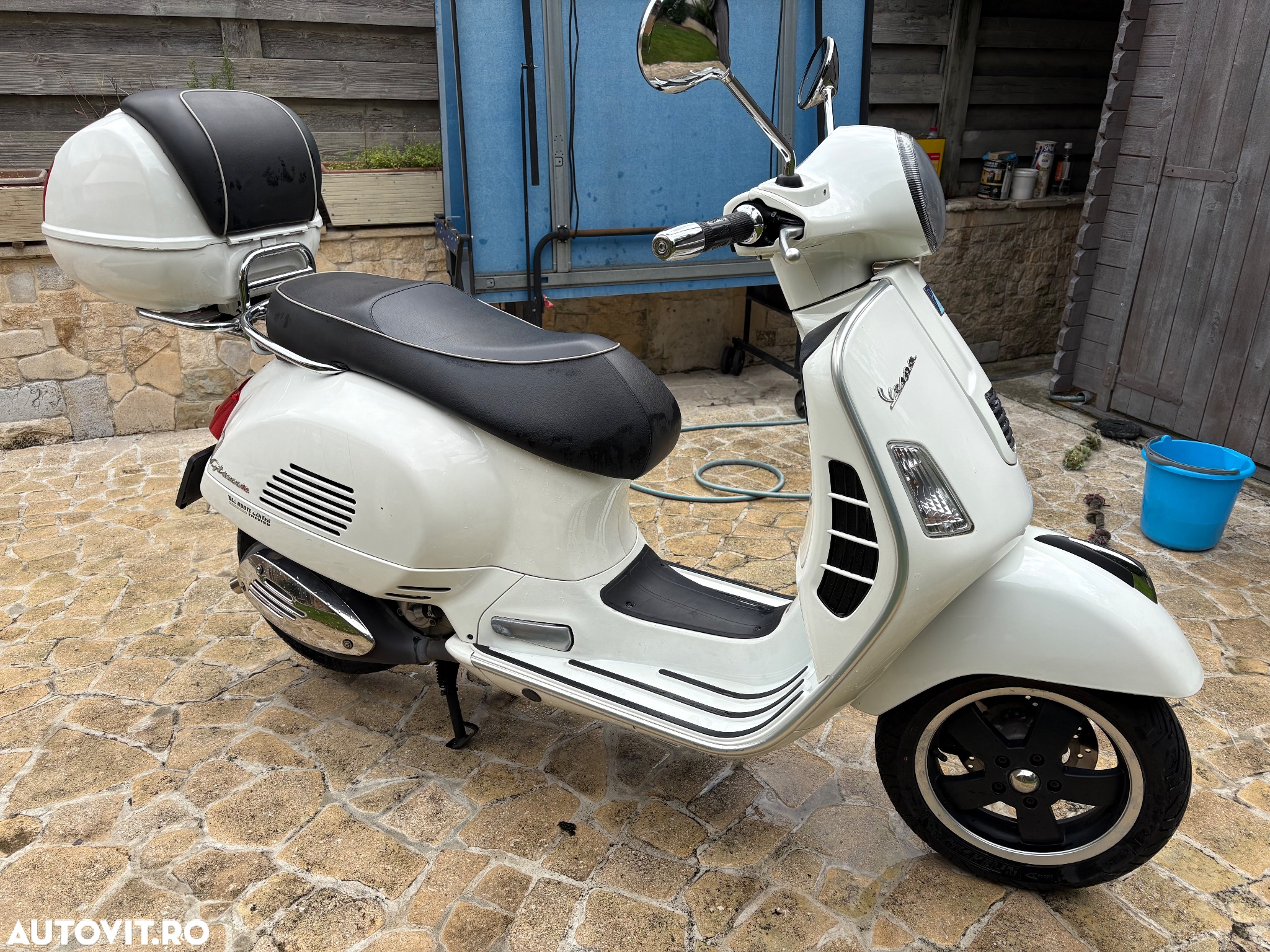 Piaggio Vespa - 2