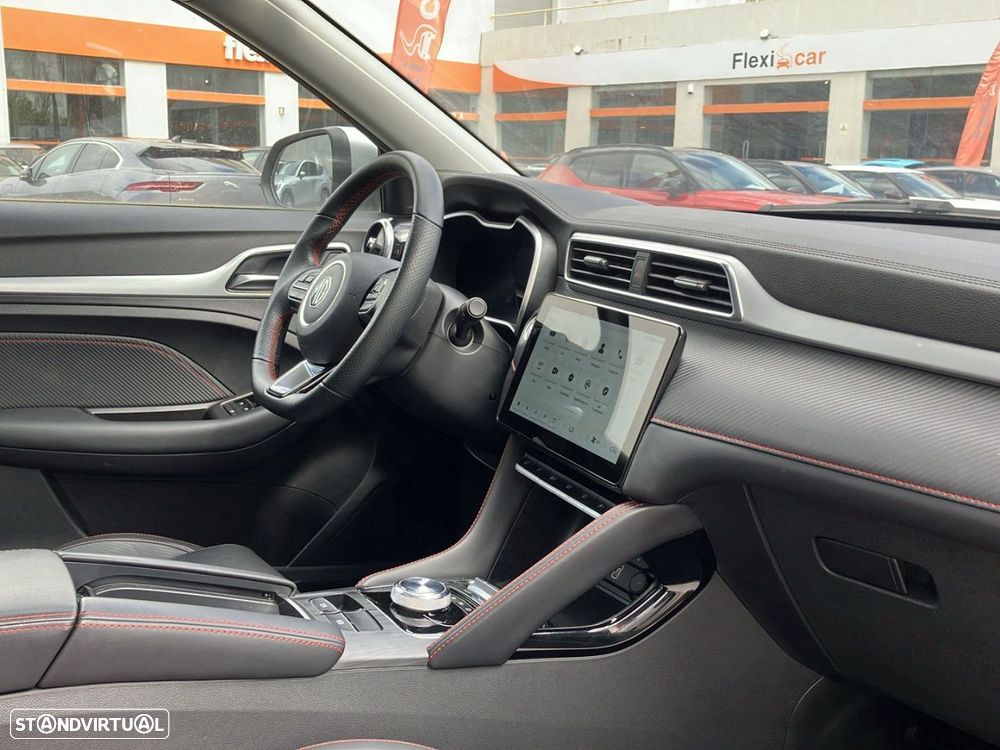 MG ZS EV 72.6 kWh Luxury OBC 11 kW - 17