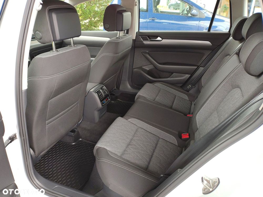 Volkswagen Passat - 13