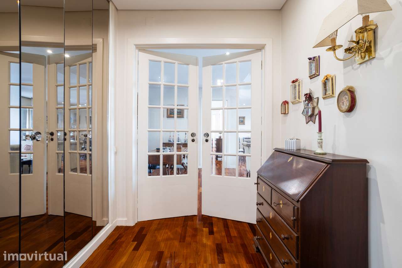 Apartamento T3 em Miraflores - Grande imagem: 2/39