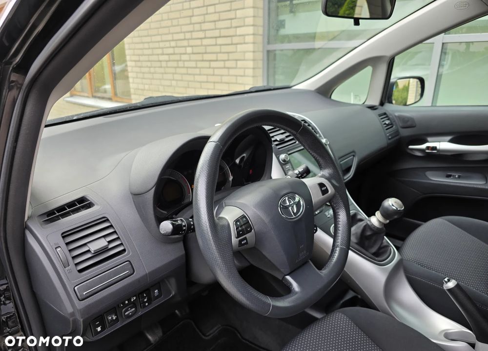 Toyota Auris 1.33 Dual-VVT-i Design Edition - 17