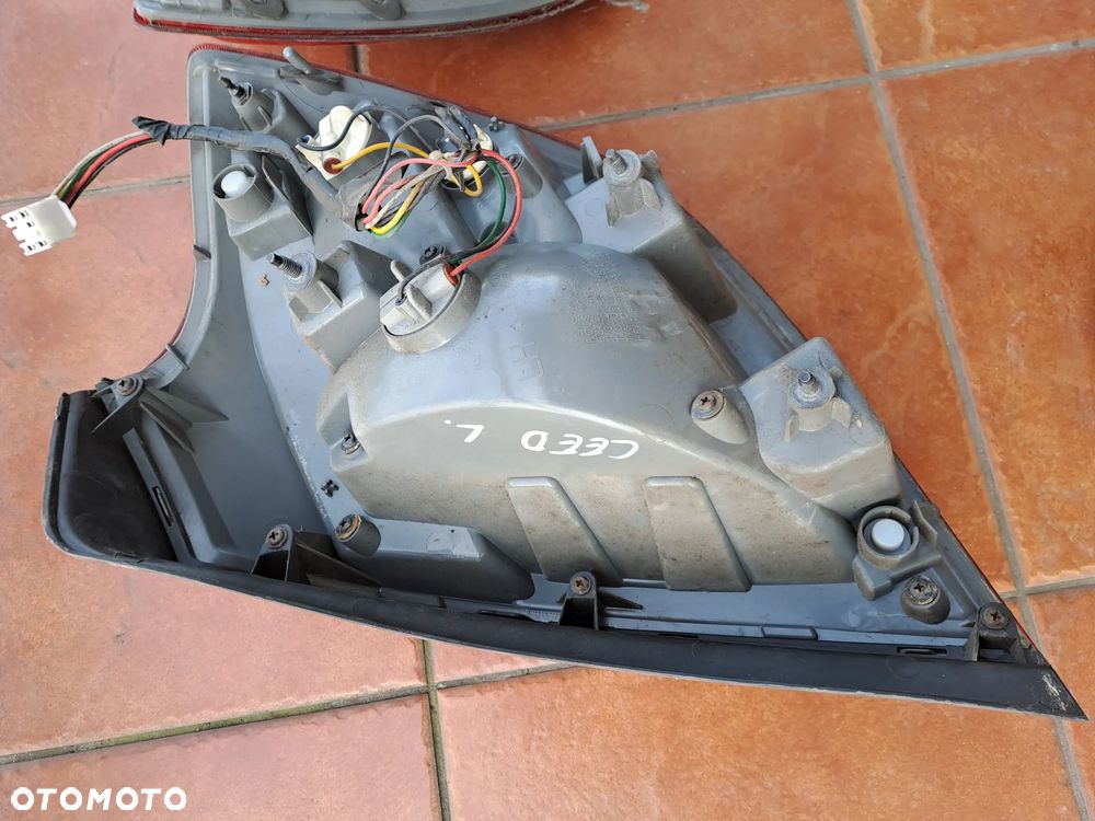 Kia Ceed I 5D HB lampy tylne EU - 16