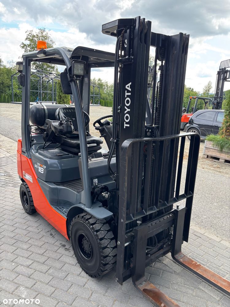 Toyota wózek widłowy 8FGF18 GWARANCJA LPG benzyna triplex PERFEKCYJNY 46800 NETTO - 4