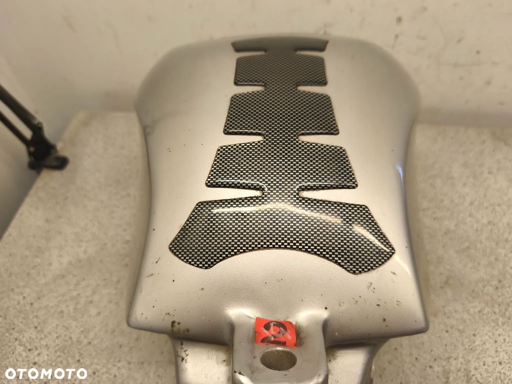 Bak, zbiornik paliwa Triumph Daytona 955i 955 - 8