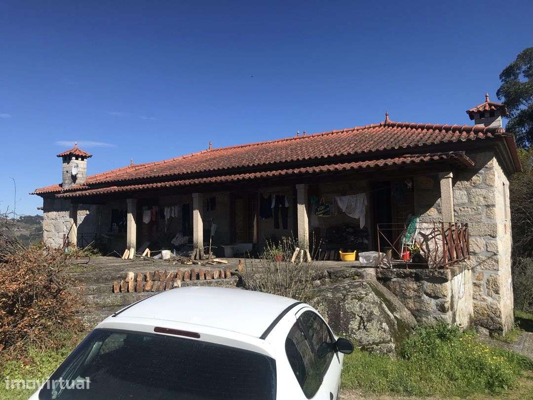 Prédio urbano, destinado a habitação e alfaias agrícolas + nascente ag - Grande imagem: 2/4