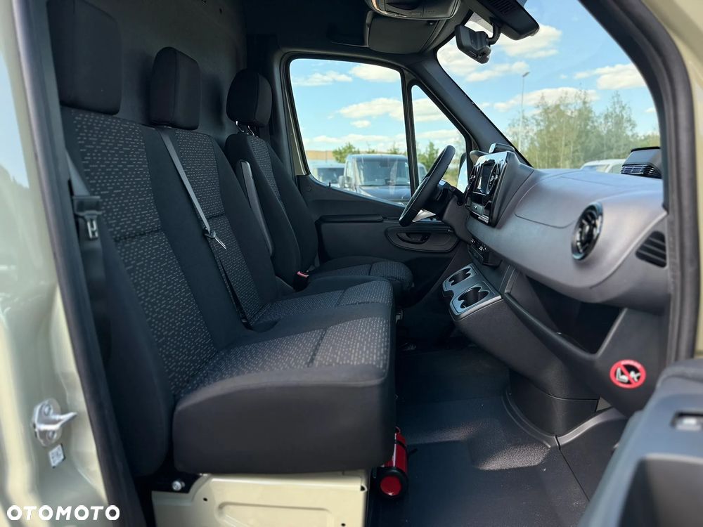 Mercedes-Benz Sprinter - 17