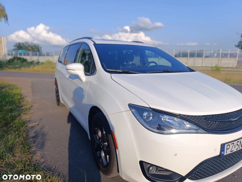 Chrysler Pacifica - 3