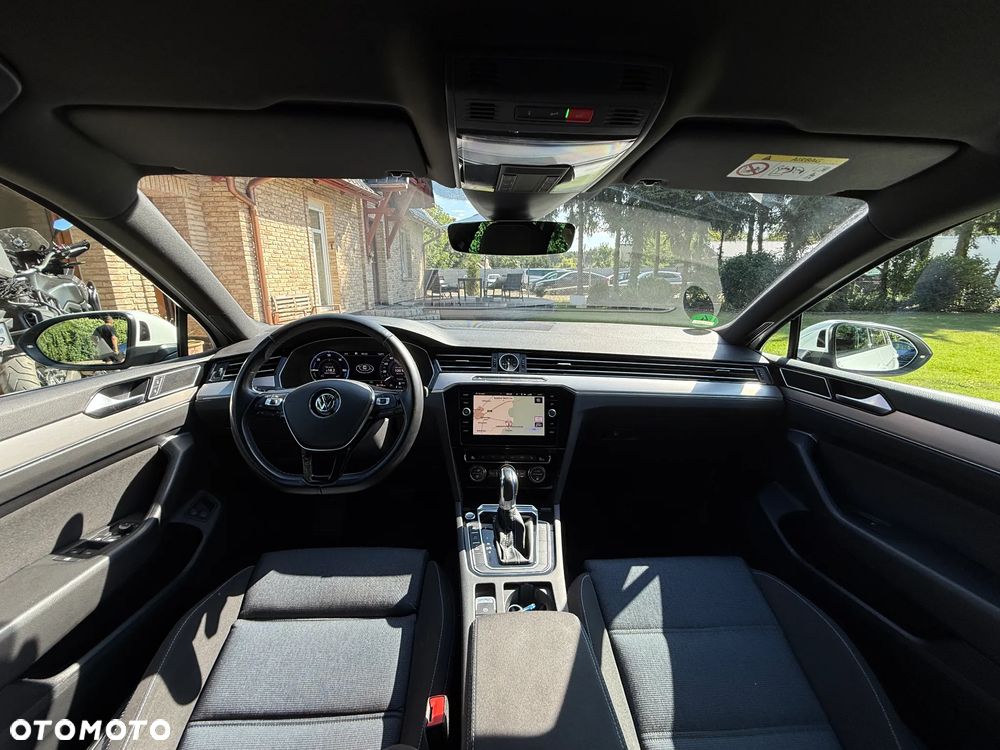 Volkswagen Passat - 33