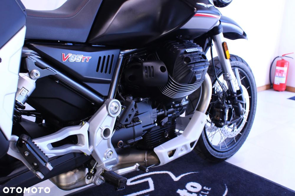 Moto Guzzi V85 - 24
