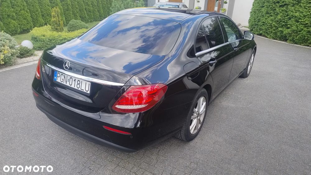 Mercedes-Benz Klasa E 220 d 4-Matic Business Edition 9G-TRONIC - 3