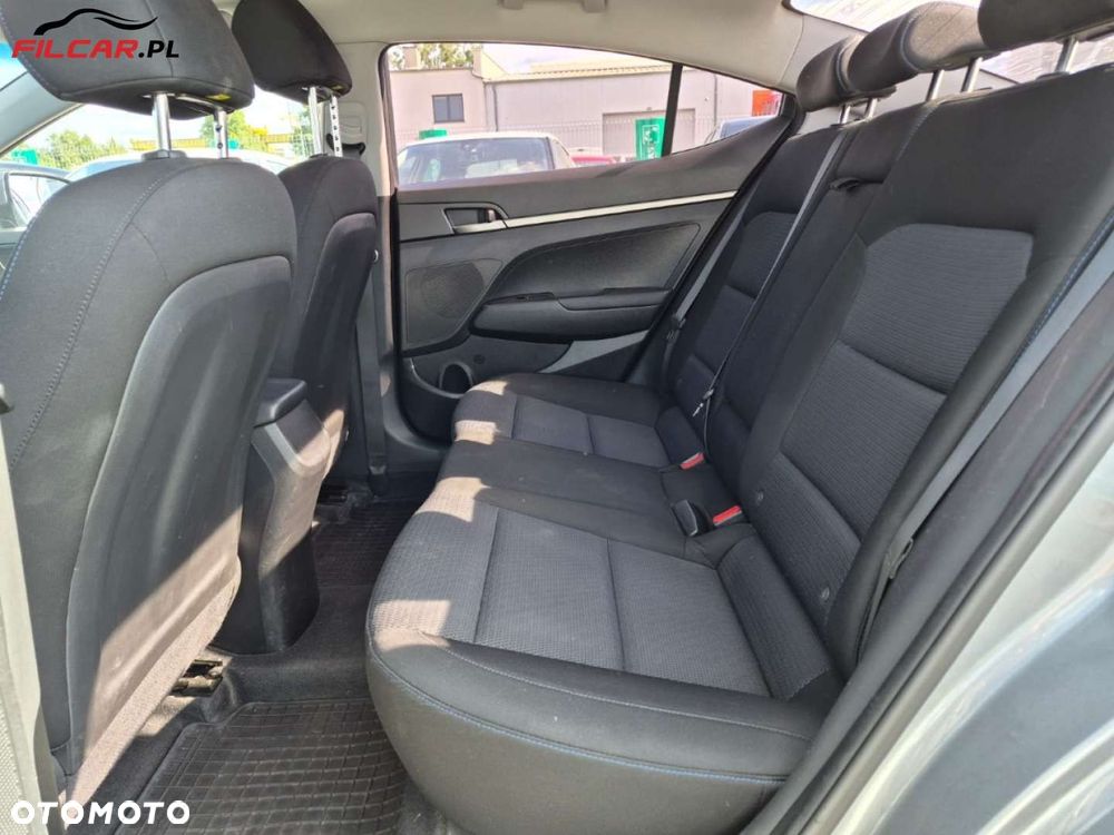 Hyundai Elantra - 14