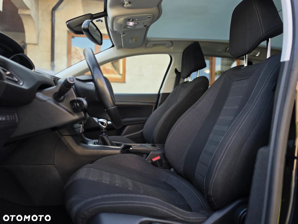 Peugeot 308 - 16