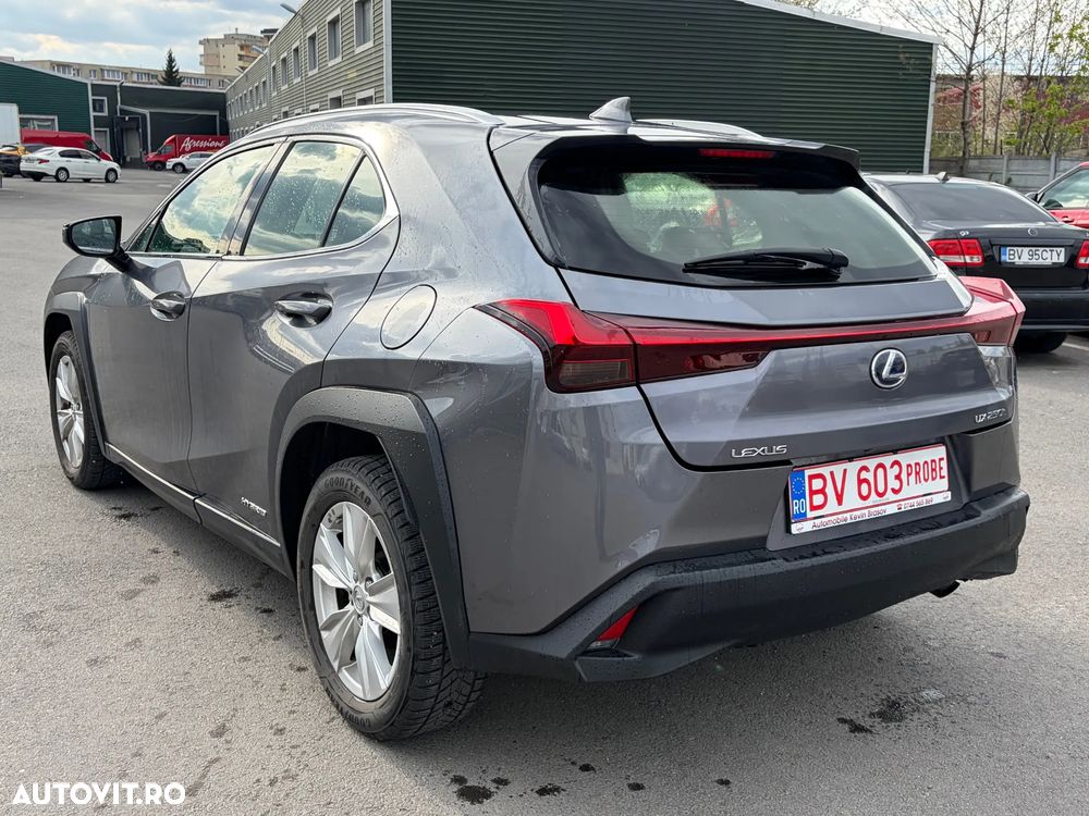 Lexus UX 250h Business Edition - 4
