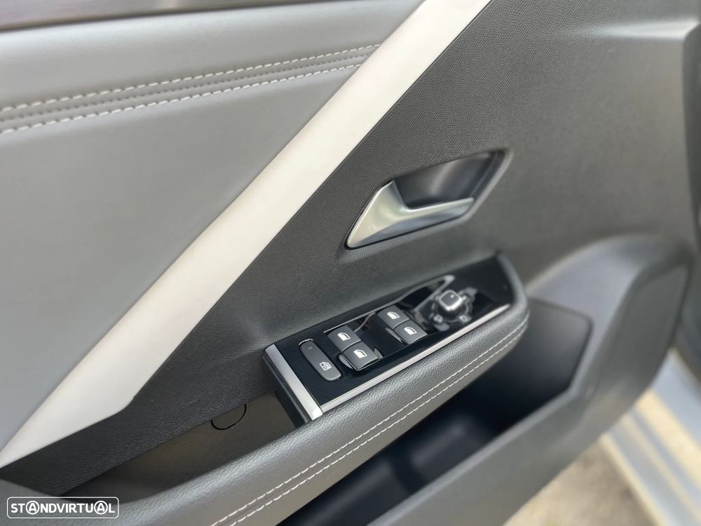 Opel Astra 1.2 T Elegance - 22