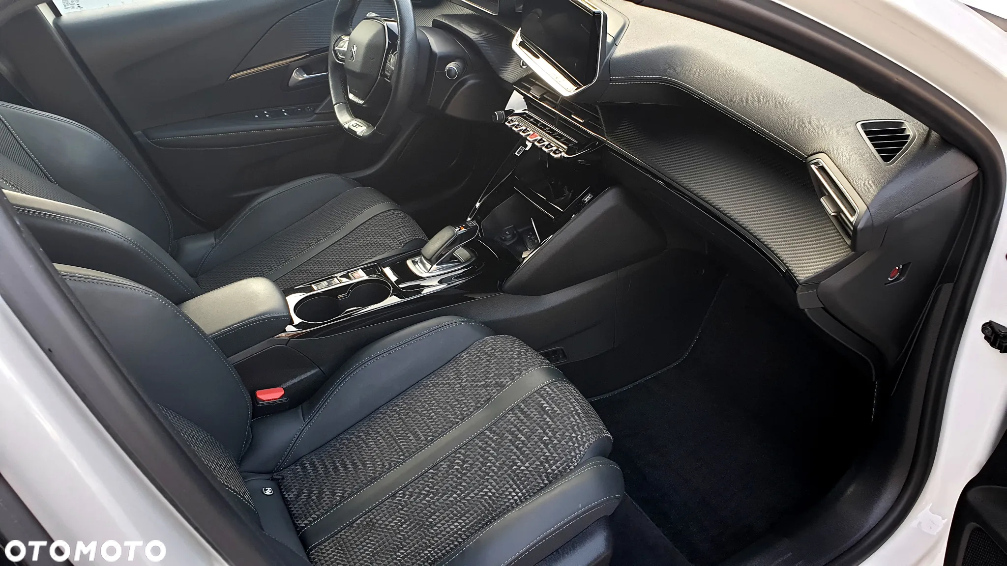 Peugeot 208 e-208 GT - 16