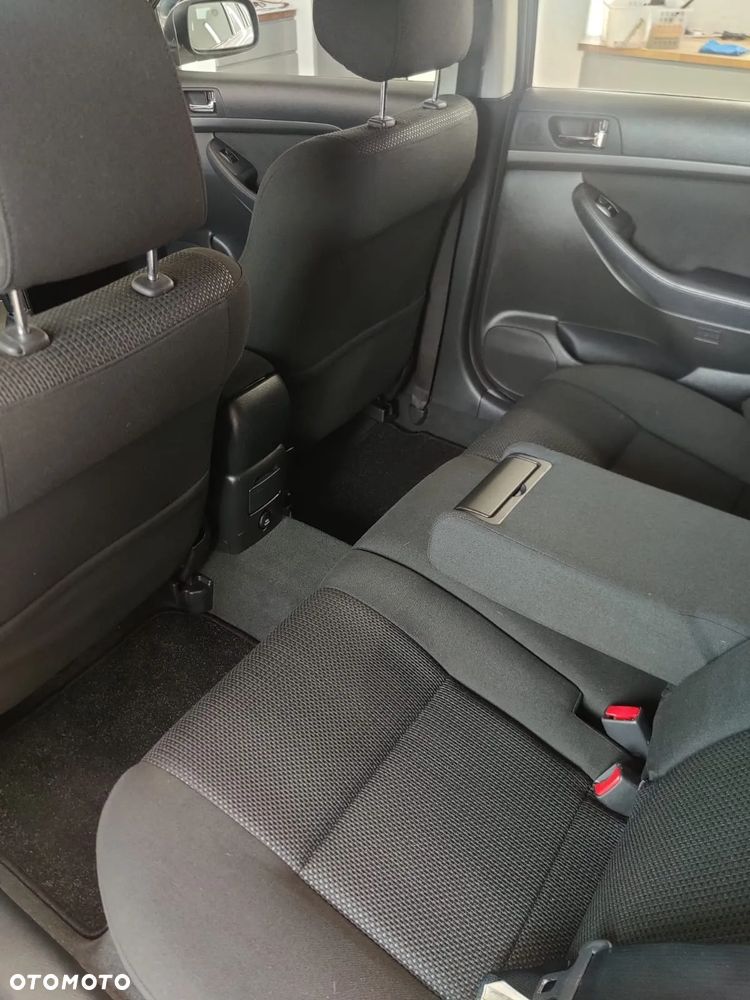 Toyota Avensis 1.8 VVT-i Combi Executive - 8