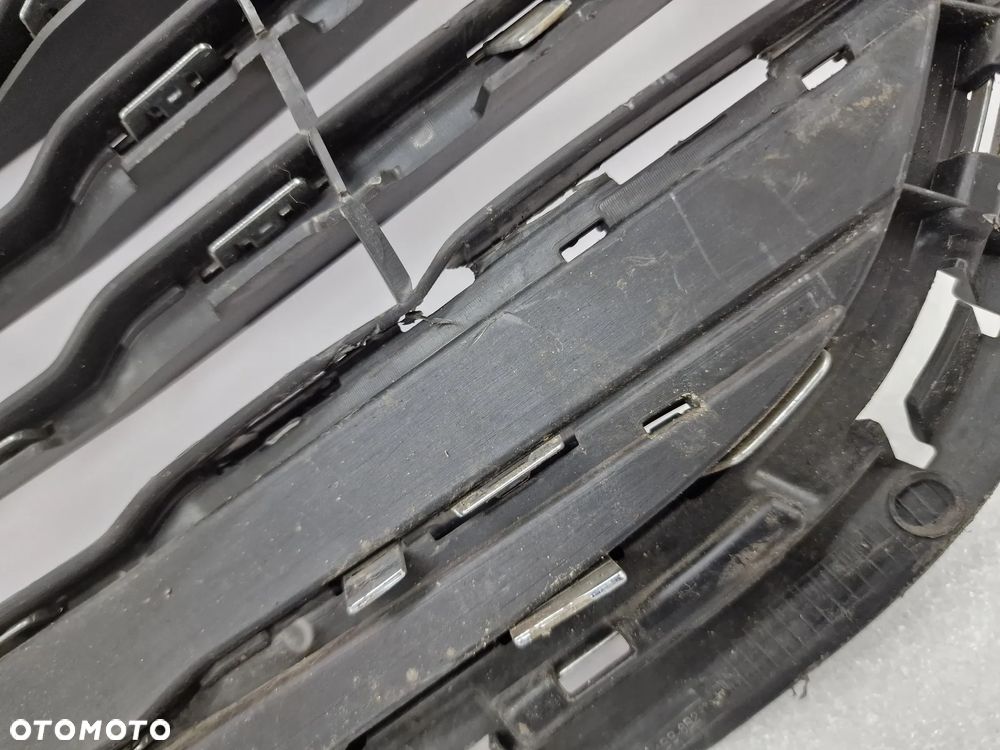 FORD FIESTA MK8 17- ATRAPA / GRILL / KRATKA ŚRODKOWA ZDEZRAKA PRZEDNIEGO PRZÓD , NR H1BB-8200-B , NR AUKCJI KR240 - 13