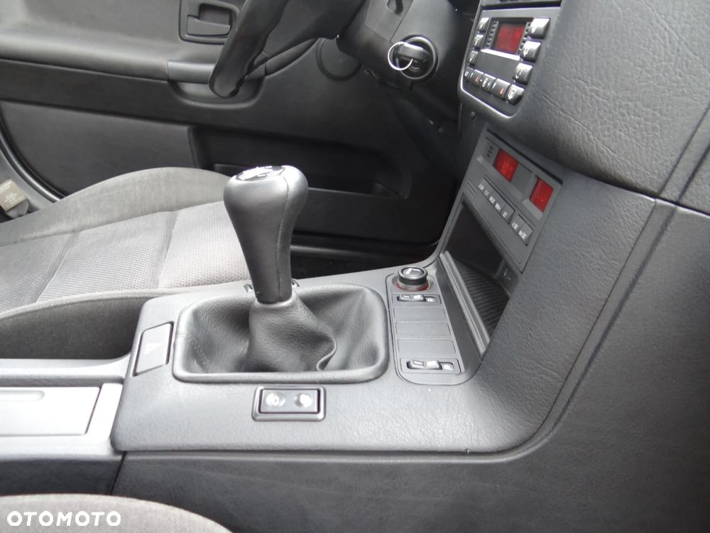 BMW Seria 3 316i - 32