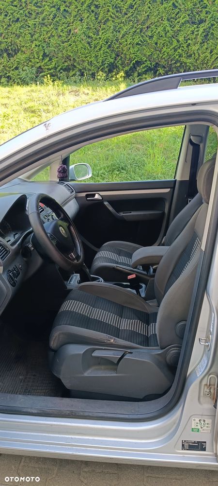 Volkswagen Touran - 8