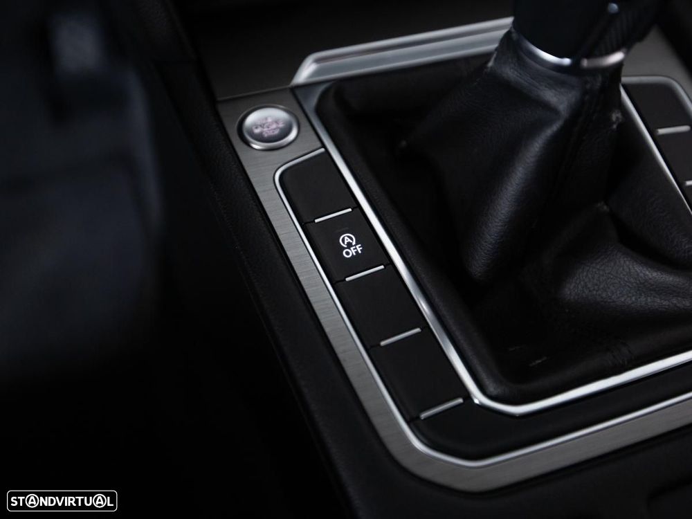 VW Passat Variant - 25