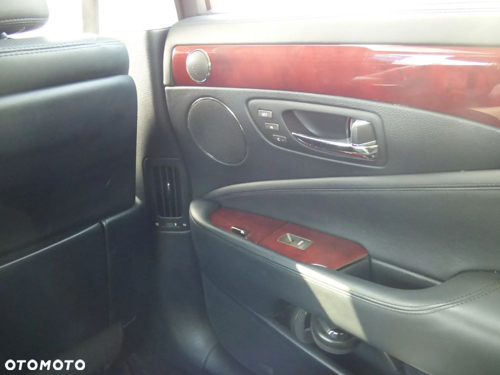 Lexus LS 600h L Superior - 26