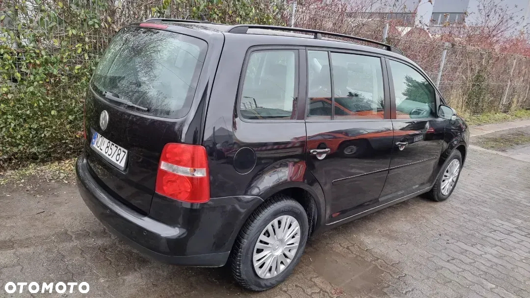 Volkswagen Touran 2.0 FSI Highline Tiptr - 5