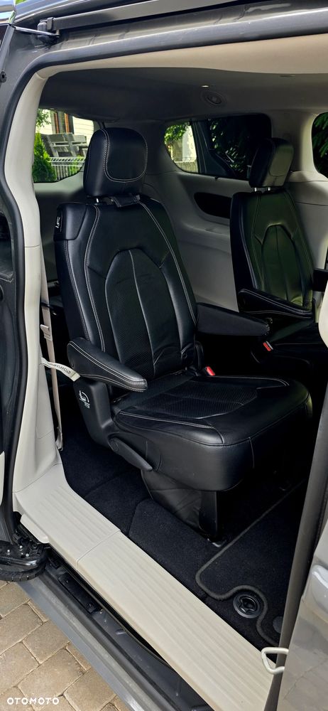 Chrysler Pacifica - 19