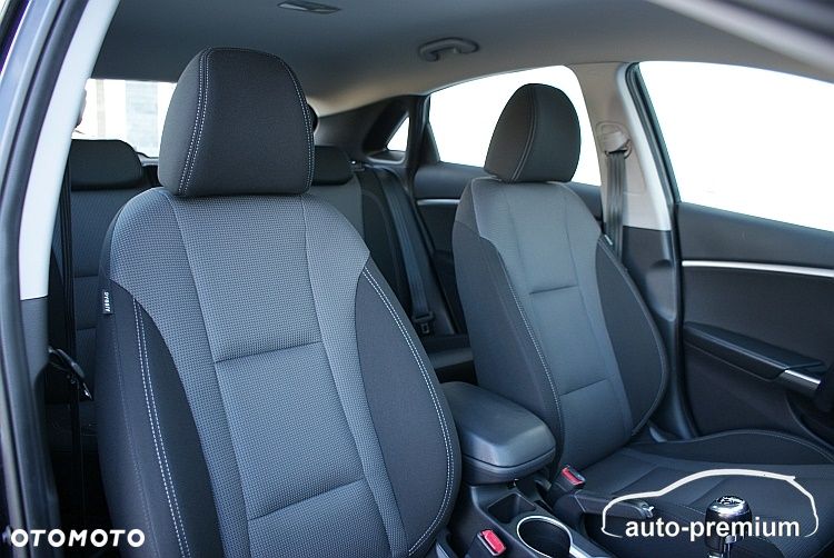 Hyundai i30 1.6 CRDi Fifa World Cup Edition - 24