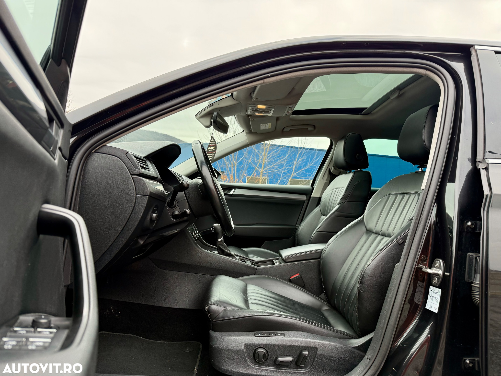 Skoda Superb 2.0 TDI DSG Premium Edition - 9