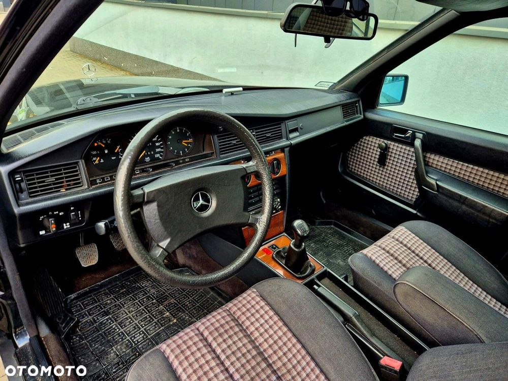 Mercedes-Benz W201 (190) - 17