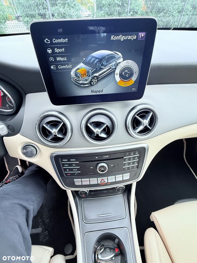 Mercedes-Benz CLA 250 7G-DCT AMG Line - 10