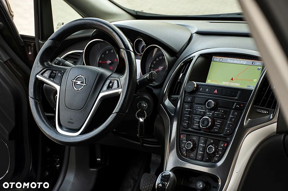 Opel Astra 1.4 Turbo Cosmo - 25