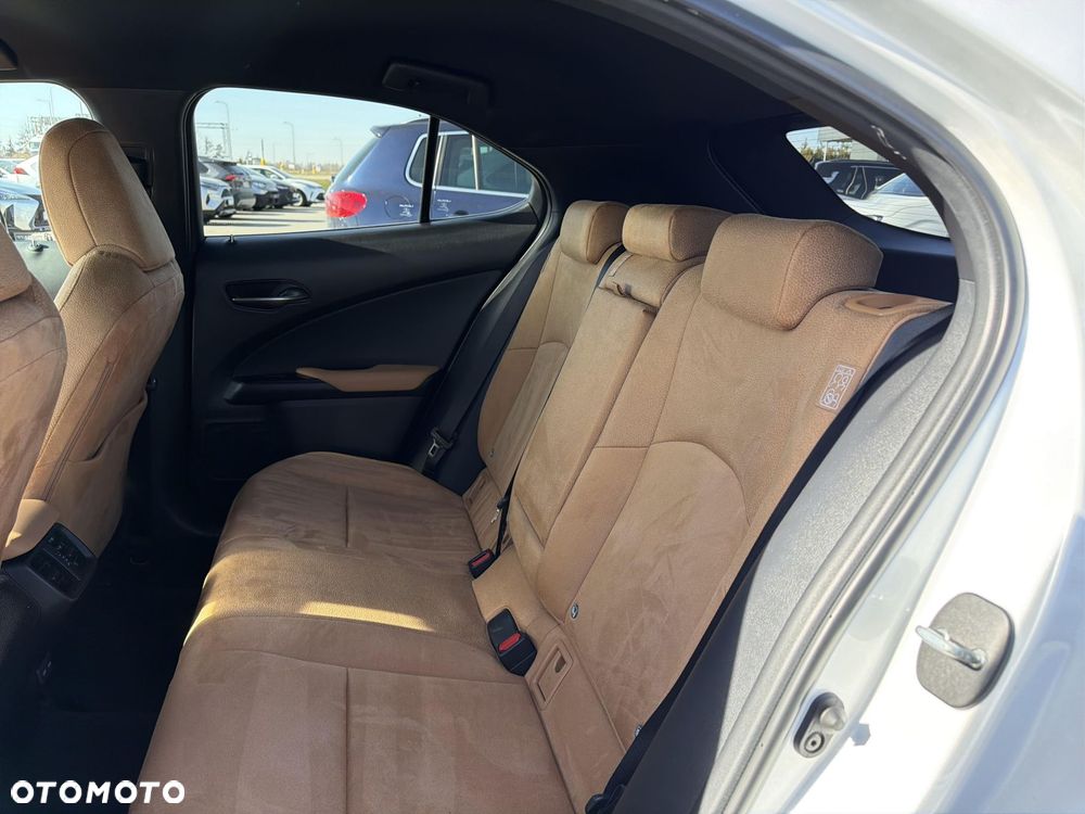 Lexus UX 250h GPF Business 2WD - 14