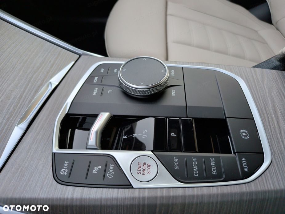 BMW Seria 3 320i M Sport - 9