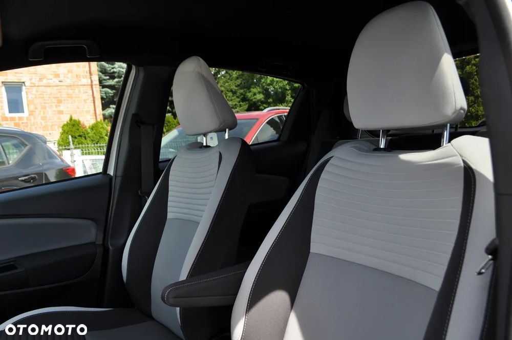 Toyota Yaris Hybrid 100 Selection Platinum - 18