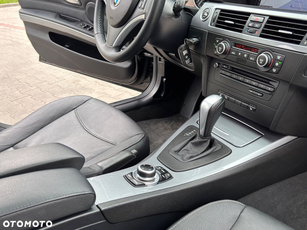 BMW Seria 3 320i - 39