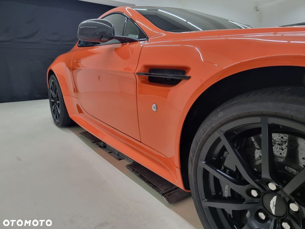 Aston Martin V12 Vantage - 8