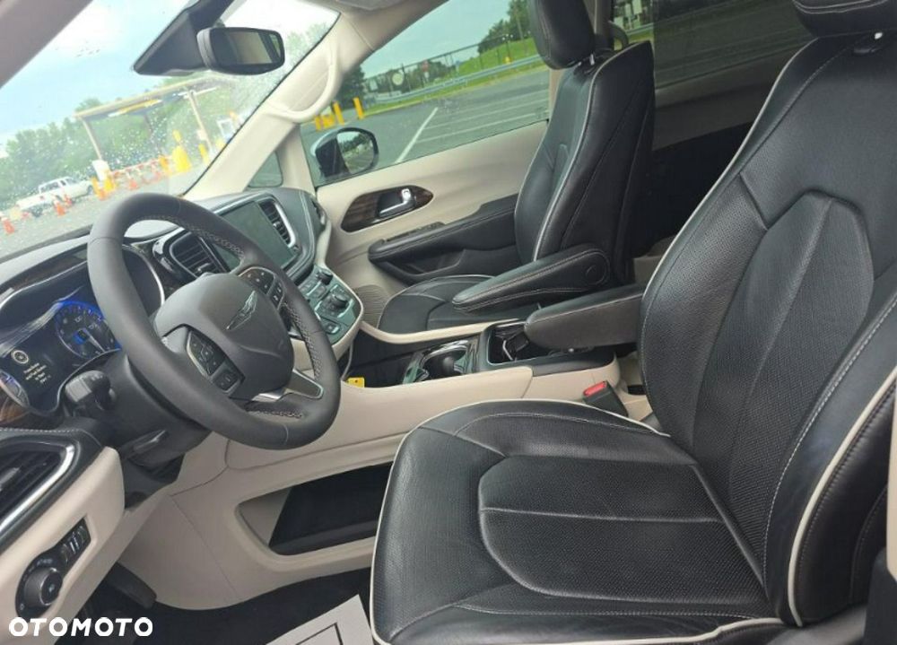Chrysler Pacifica - 7