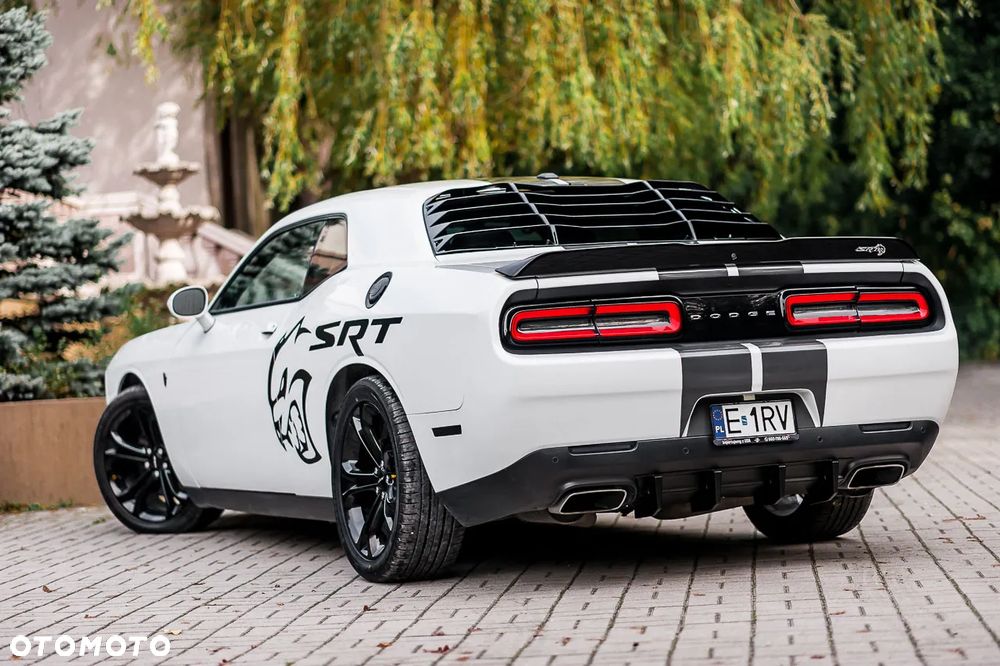 Dodge Challenger 5.7 R/T - 18